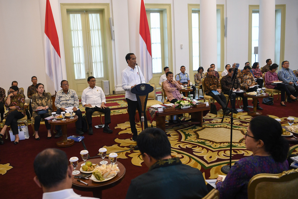 File photo: President Joko Widodo leads a cabinet meeting at the Bogor Palace, West Java, July 8, 2019. (Antara Photo/Wahyu Putro)
