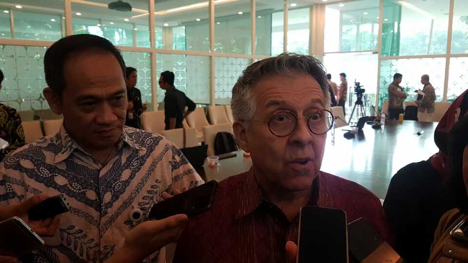 Director of human rights at the Foreign Affairs Ministry, Achsanul Habib, left, and UNHCR representative to Indonesia Thomas Vargas, in a press conference in Jakarta on Tuesday. (JG Photo/Nur Yasmin)