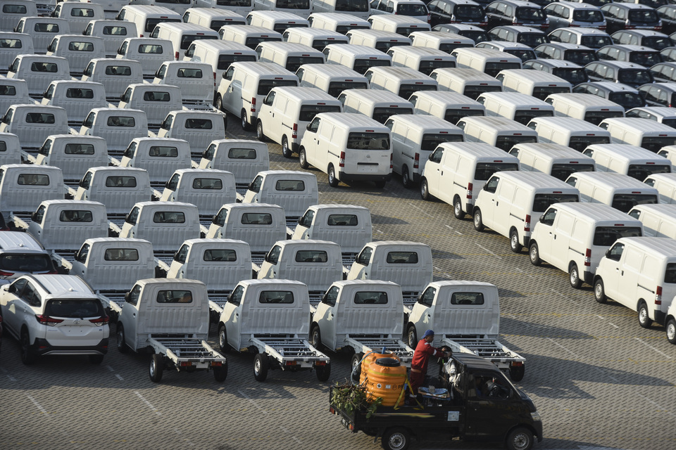 A worker inspects hundreds of completely built-up cars ready for export at the IPC Car Terminal in Tanjung Priok Port in Jakarta in July last year. (Antara Photo/Muhammad Adimaja)