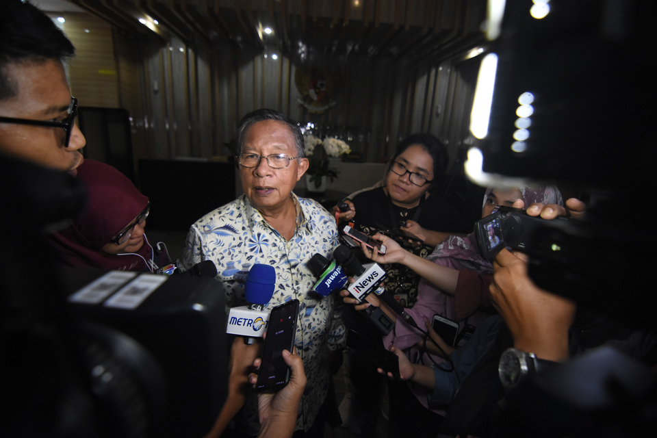 Coordinating Economic Affairs Minister Darmin Nasution said the government will pay close attention to the experiences of Malaysia, Thailand and Australia in filtering imported goods. (Antara Photo/Indrianto Eko Suwarso)