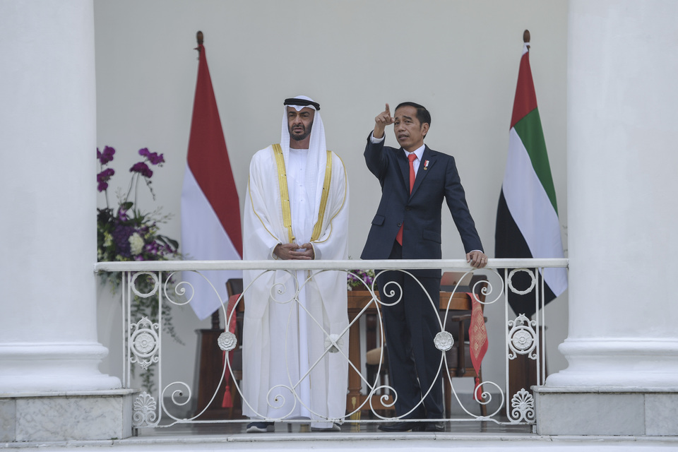 President Joko "Jokowi" Widodo talks with Abu Dhabi Crown Prince Mohamed Bin Zayed Al Nahyan at Bogor State Palace, West Java during the prince visit in 2019. (Antara Photo/Akbar Nugroho Gumay)