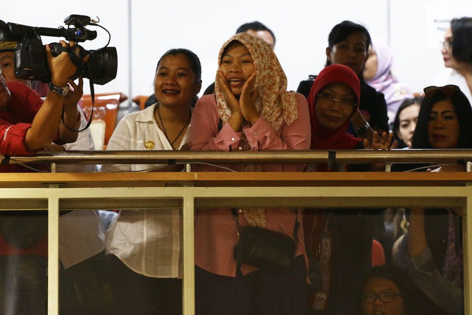 Baiq Nuril Maknun, center, looks on as the House of Representatives decides to support her amnesty last week. (Antara Photo/Rivan Awal Lingga)