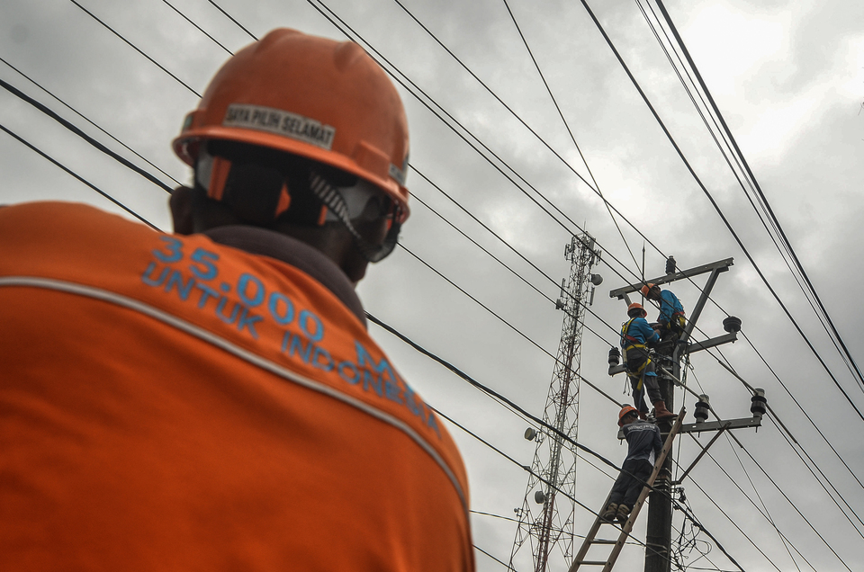Jakarta experienced its worst electricity blackout in nearly two decades on Sunday, with some areas left without power from almost 12 hours. (Antara Photo/Adeng Bustomi)