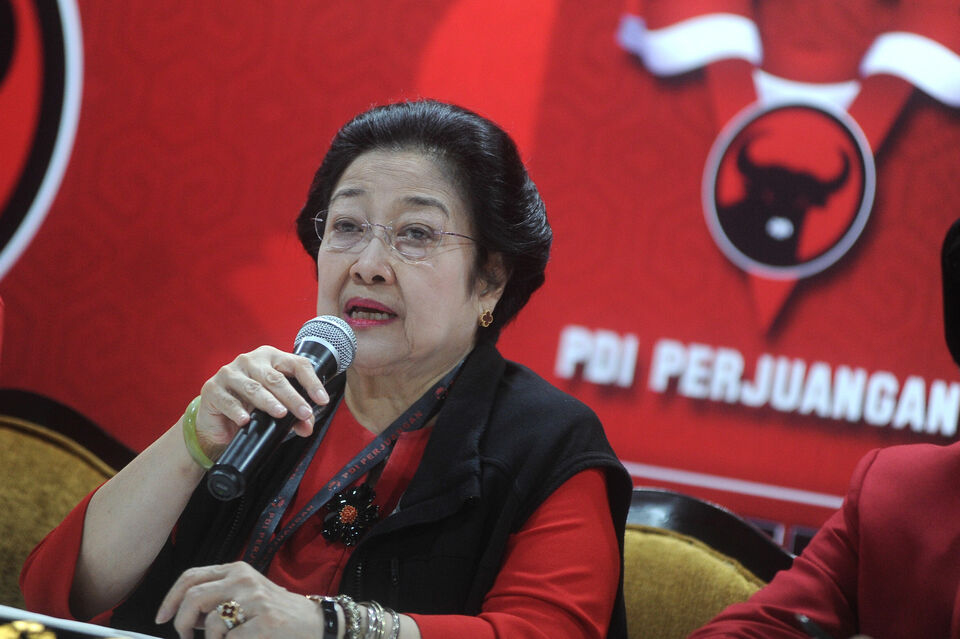 Megawati Sukarnoputri, chairwoman of the ruling Indonesian Democratic Party of Struggle (PDI-P), speaks during the party's fifth congress in Bali that ended with a battle cry against the establishment of an Islamic caliphate and with plans to reinstate a New Order-style of governance. (Antara Photo/Fikri Yusuf)