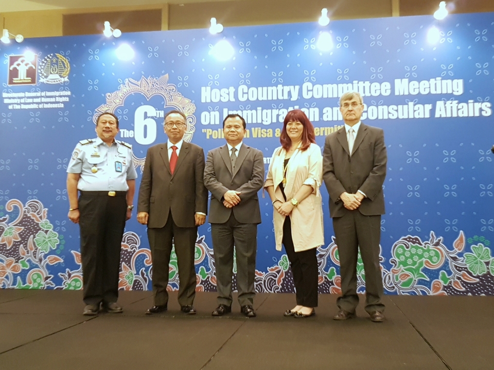 Immigration Director General Ministry Ronny F. Sompie, center, said the new Immigration Management Information System helps to filter out foreign visitors involved in suspicious activities. (JG Photo/Nur Yasmin)
