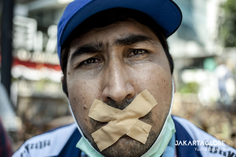 One of the single refugees on hunger strike in front of the UNHCR office in Jakarta. (JG Photo/Yudha Baskoro)