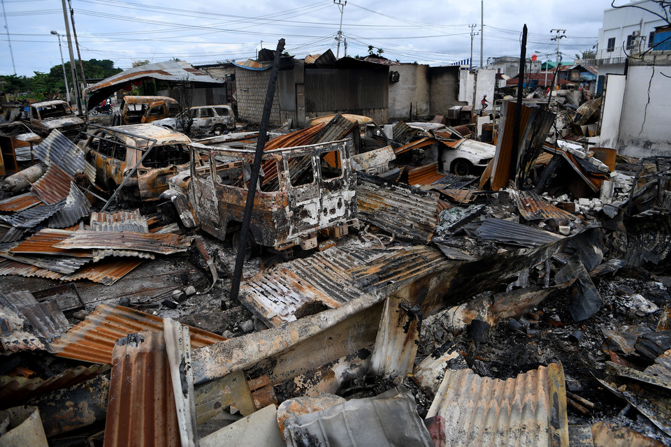 Houses and shops in Jayapura, Papua, were burned during violent protests last Thursday. (Antara Photo/Zabur Karuru).
