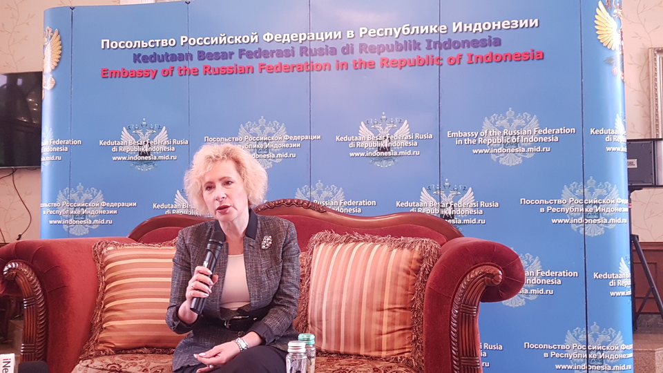 Russian Ambassador Lyudmila Georgievna Vorobieva announces the event at a press conference in Jakarta on Wednesday. (JG Photo/Nur Yasmin)