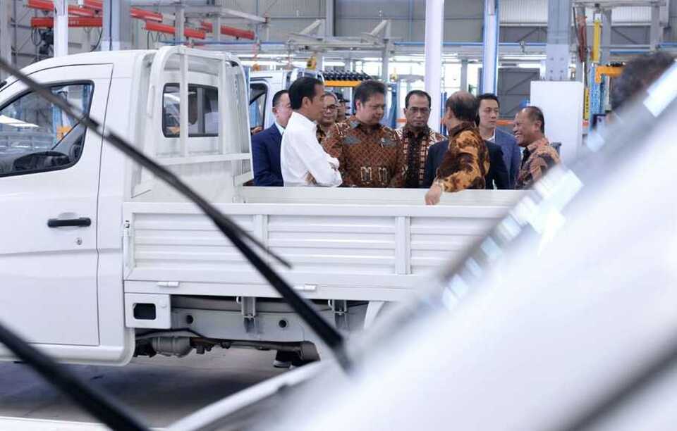 President Joko 'Jokowi' Widodo inaugurated the assembly plant of Solo Manufaktur Kreasi, producer of the homegrown Esemka car, in Boyolali, Central Java, on Friday. (B1 Photo)