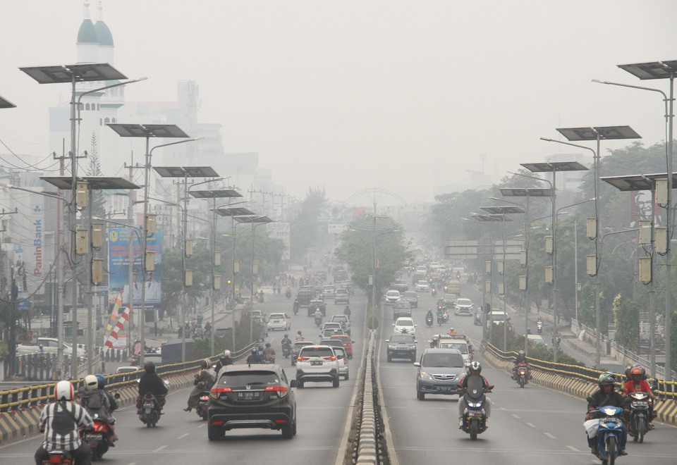 Haze seen over Banjarmasin in South Kalimantan on Sunday. Poor visibility due to haze caused by ongoing forest fires on the islands of Sumatra and Kalimantan affected 54 flights by airlines in the Lion Air Group on Saturday. (Antara Photo/Bayu Pratama S)