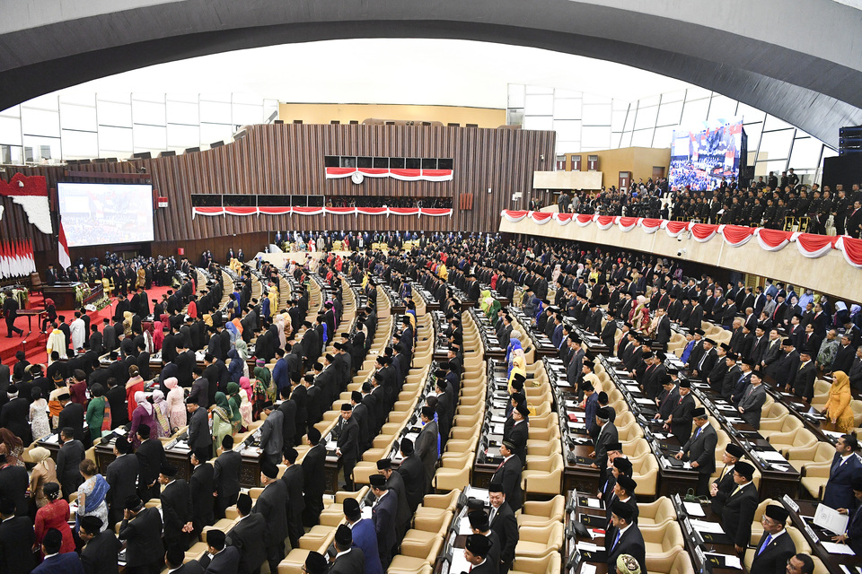 New House of Representatives members being sworn in at the national legislature compound in Jakarta on Oct. 1. (Antara Photo/Nova Wahyudi)
