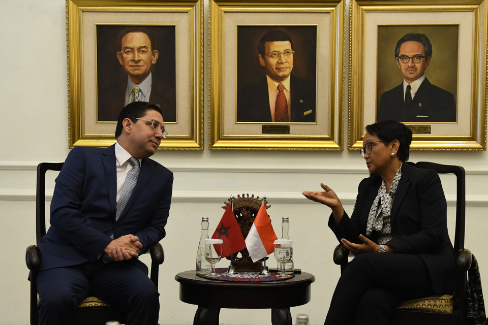 Indonesian Foreign Minister Retno Marsudi, right, seen speaking with Moroccan Foreign Minister Nasser Bouritas in Jakarta on Monday. (Antara Photo/Muhammad Adimaja)