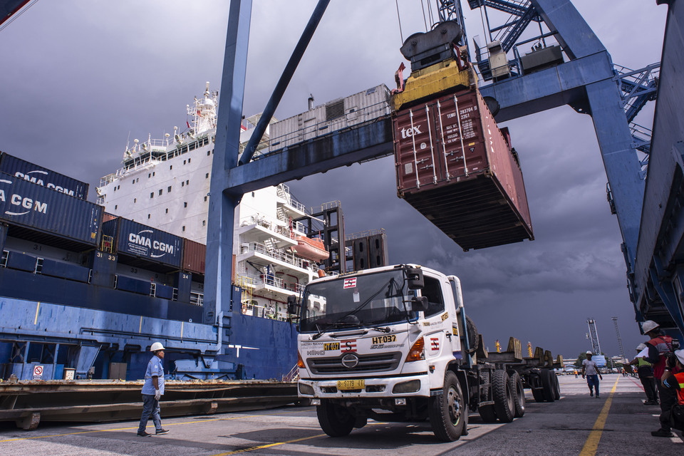 Workers load a container at Tanjung Priok Port's export terminal in North Jakarta on March 18, 2019. (Antara photo)