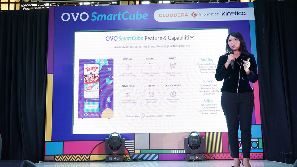 OVO executive Vira Shanty introduces the company's vending machine for digital payment in Jakarta in October. (B1 Photo/Emral Firdiansyah)