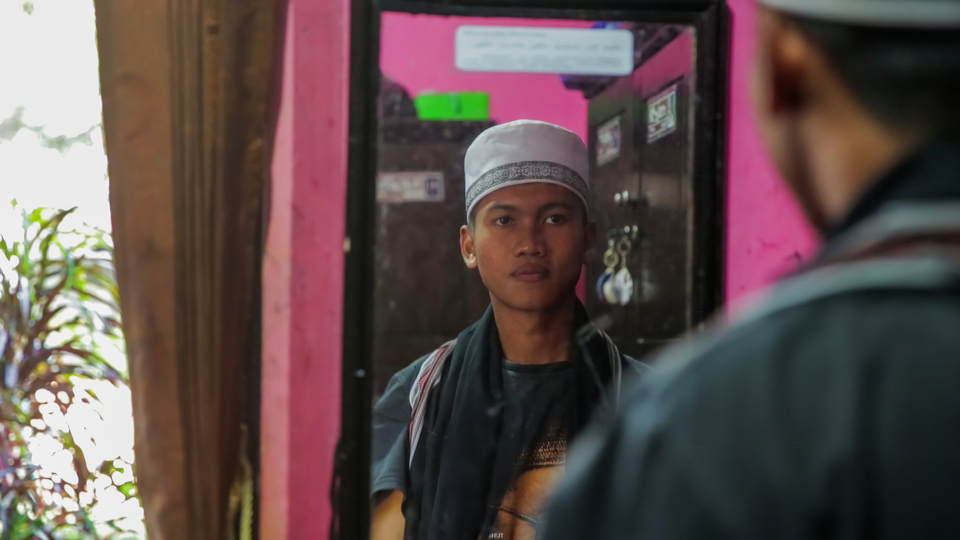 Dul Yani, a santri and an aspiring stand-up comedian, gets dressed before his performance at Pesantren Pondok Kebon Jambu's stand-up comedy competition. (Photo by Shalahuddin Siregar)
