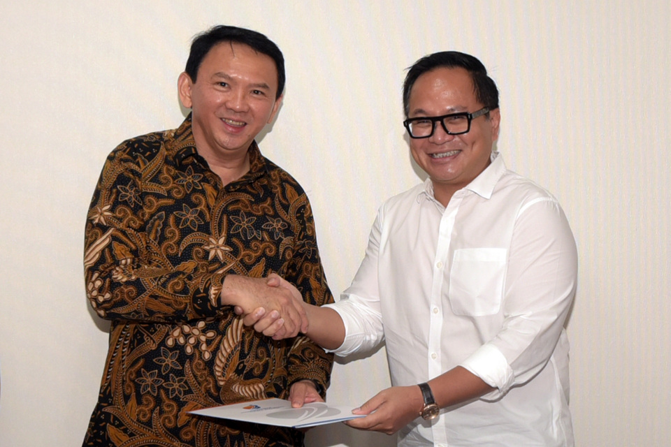 Basuki Tjahaja Purnama, left, receives his appointment letter as Pertamina chief commissioner from State-Owned Enterprises Deputy Minister Kartiko Wiryoatmojo in Jakarta on Monday. (Antara Photo/Trisno Ardi)