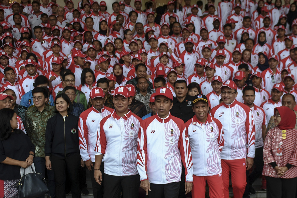 President Joko 'Jokowi' Widodo at the Bogor Palace on Wednesday among an 841-strong Indonesian contingent to the 2019 SEA Games. (Antara Photo/Akbar Nugroho Gumay)
