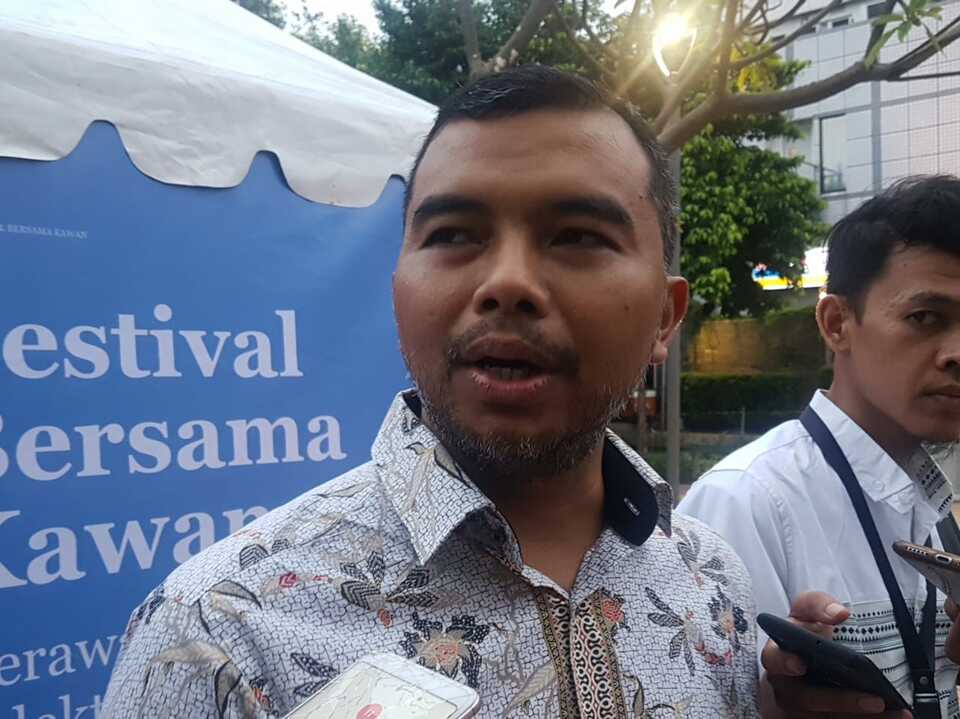 Indonesia Corruption Watch coordinator Adnan Topan Husodo at Menteng Park in Jakarta on Monday. (JG Photo/Nur Yasmin)