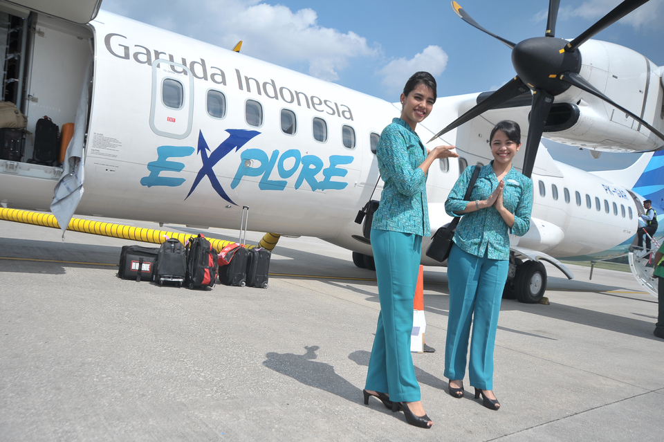 Two Garuda Indonesia stewardesses pose for a photo in front of an ATR 72-600 plane at Sultan Mahmud Badaruddin II Airport in Palembang, South Sumatra. (Antara Photo)