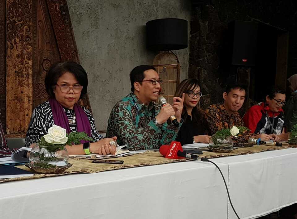 The Foreign Affairs Ministry's director general of multilateral cooperation Febrian A. Ruddyard, second from left, speaking to the press in Jakarta on Monday. (JG Photo/Nur Yasmin)