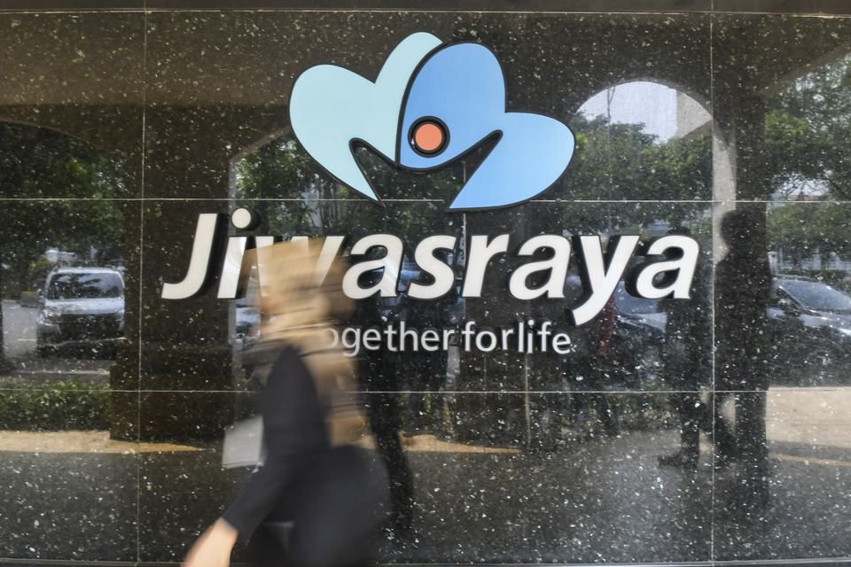 Jiwasraya's previous directors' reportedly put the state insurance company's assets in risky instruments, causing nearly $1 billion in potential state losses. (Antara Photo/Galih Pradipta)