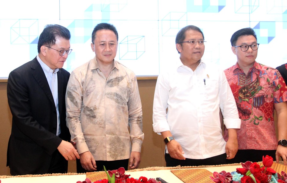 Wilson Cuaca, co-founder of East Ventures, right, with then Information Minister Rudiantara and former head of Creative Economy Agency Triawan Munaf and Sinar Mas's chairman Franky O. Widjaja at EV Growth's launch event back in 2018. (SP Photo/Ruht Semiono)