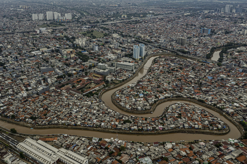 An aerial view of the Ciliwung riverbank near the flood-prone Bukit Duri area in South Jakarta, on Sunday. (Antara Photo/Muhammad Adimaja)