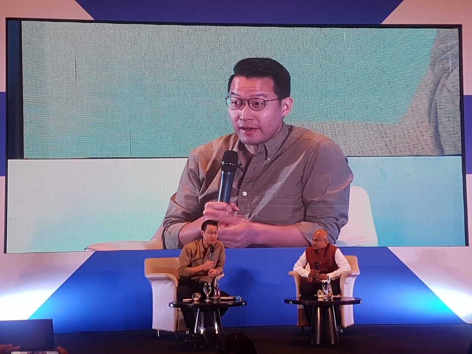 John Riady, chief executive of Lippo Karawaci, discusses tech investment at the DealStreetAsia PV-EV Summit 2019 in Jakarta on Wednesday. (JG Photo/Nur Yasmin)