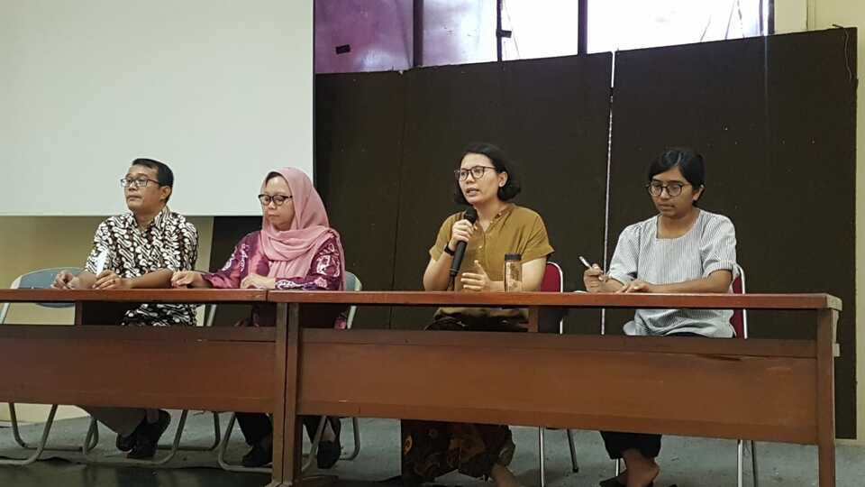 Representatives of civil groups presenting the "2020 Outlook on Freedom of Religion and Faith in Indonesia" report in Jakarta on Tuesday. (JG Photo/Nur Yasmin)