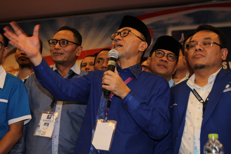 National Mandate Party (PAN) chairman Zulkifli Hasan delivers a speech after being reelected during the party's congress in Kendari, Southeast Sulawesi, on Tuesday. (Antara Photo/Jojon)