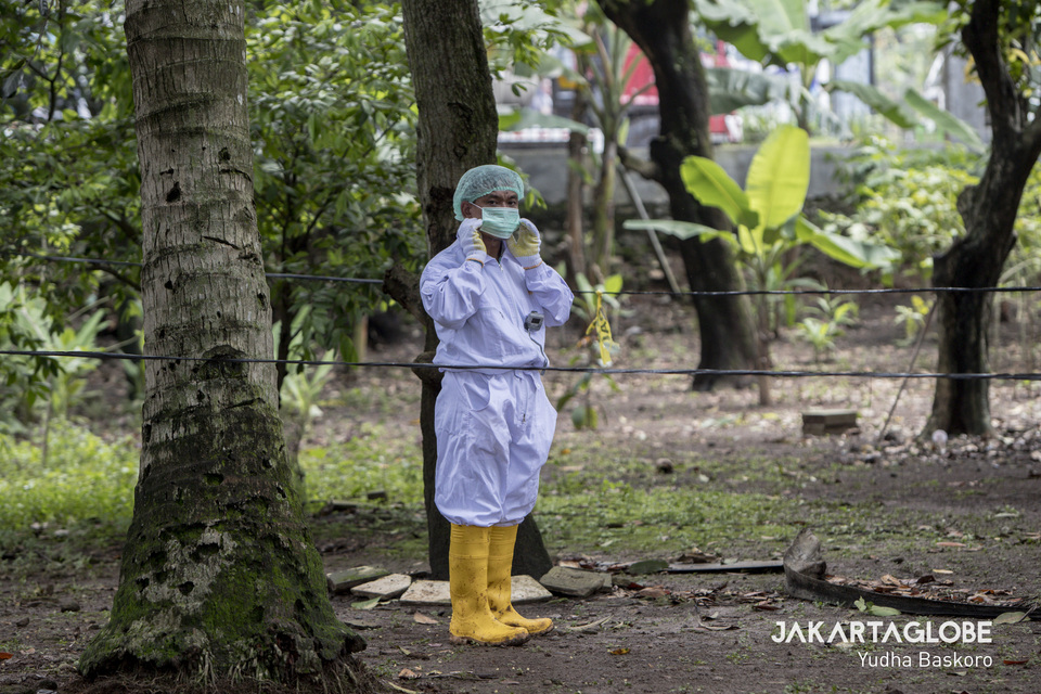 A Batan official in protective gear stands on a patch of land that has been contaminated with radioactive waste in Serpong, South Tangerang, on Tuesday. (JG Photo/Yudha Baskoro)