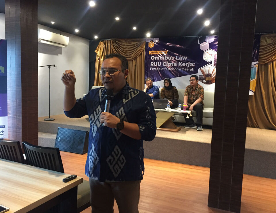 The executive director of Regional Autonomy Watch (KPPOD), Robert Endi Jaweng, in Cikini, Central Jakarta, on Thursday. (JG Photo/Tara Marchelin)