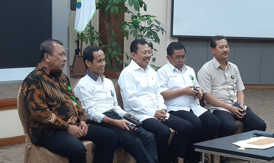 Health Minister Agus Terawan Putranto, center, at his ministry's headquarters in Jakarta on Monday. (JG Photo/Diana Mariska)