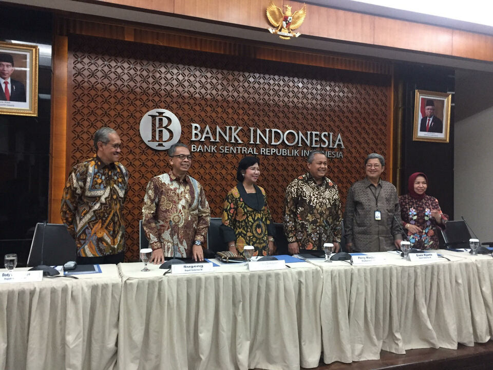 Bank Indonesia's board of governors holds a press conference to explain the central bank's efforts at maintaining monetary and financial stability during the Covid-19 outbreak at its headquarters in Jakarta on Monday. (JG Photo/Tara Marchelin)