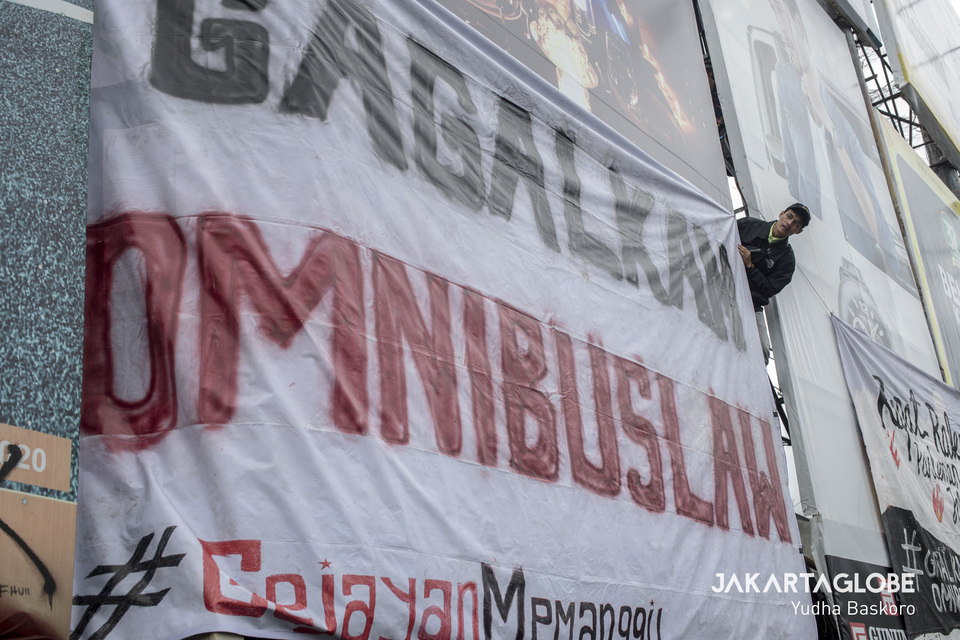 A poster calling for the scrapping of the government's so-called omnibus bills seen at the 'Gejayan Memanggil' ('Gejayan Calls') protest in Yogyakarta on Monday. (JG Photo/Yudha Baskoro)