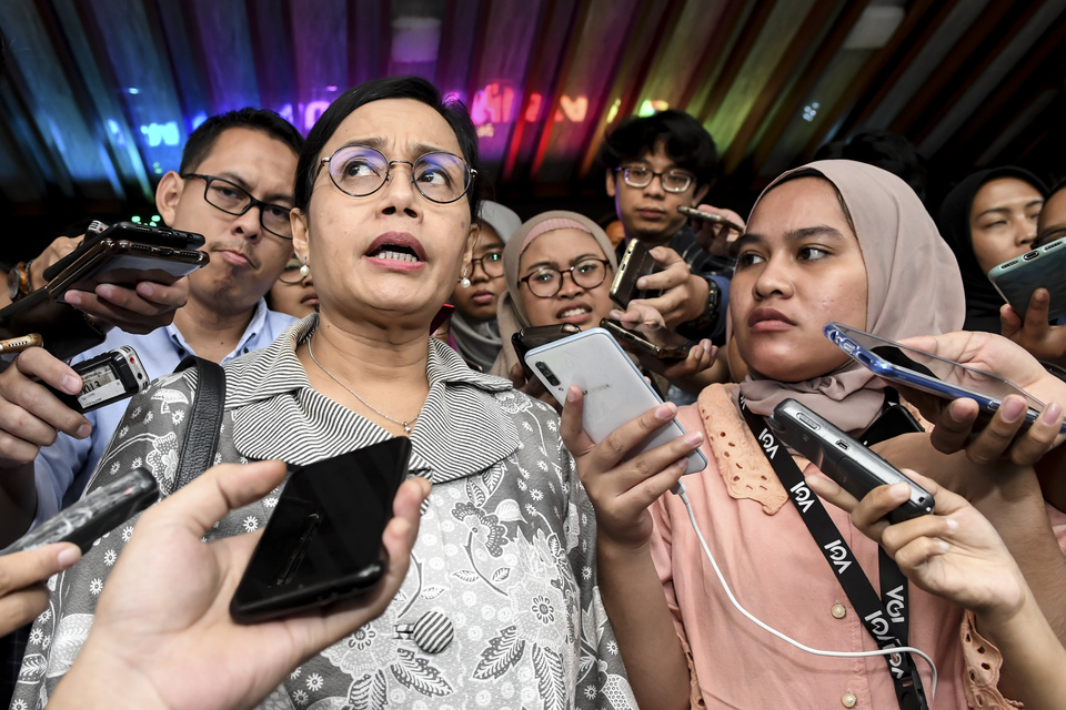 Finance Minister Sri Mulyani Indrawati, left, answers questions from reporters after a meeting at the Coordinating Ministry for the Economy office in Jakarta on Wednesday. (Antara Photo/Muhammad Adimaja)