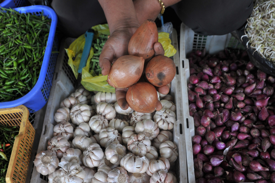 The only onions left at a stall in Palima Market in Palembang, South Sumatra, on March 3. (Antara Photo/Feny Selly)