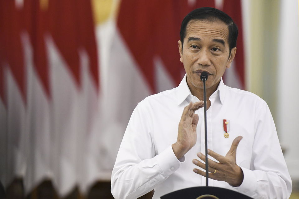 President Joko "Jokowi" Widodo gives a press statement at Bogor Palace in West Java on Monday. (Antara Photo/Hafidz Mubarak A.)