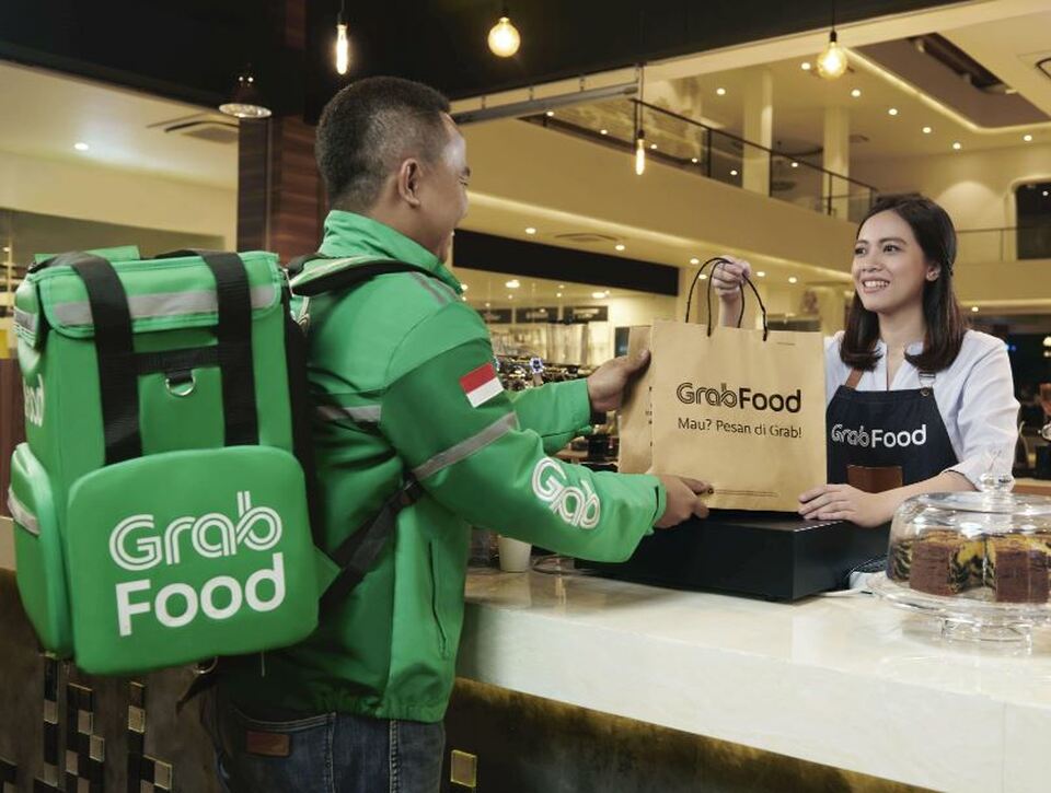 GrabFood driver ordering food at a F&B merchant. (Photo Courtesy of Grab Indonesia)