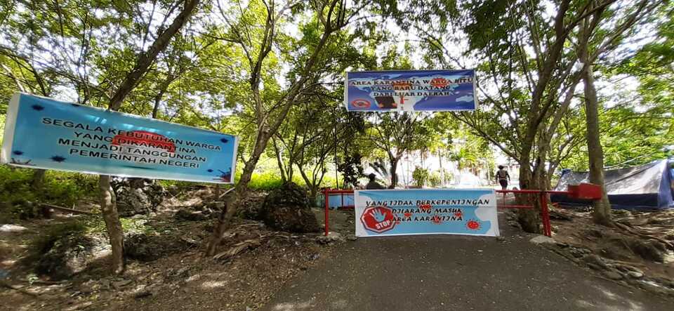 Posters warning people not to enter a quarantine area in Hitu Lama village, Ambon, Central Maluku. (Photo courtesy of the National Disaster Mitigation Agency)