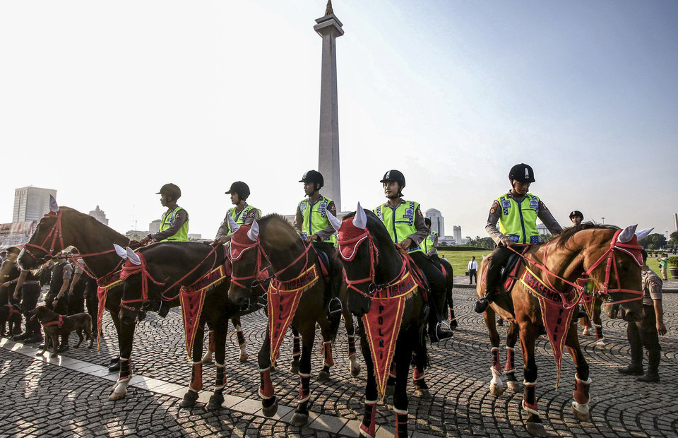 Mounted police officers patrol at National Monument Square in Jakarta. (Antara Photo)