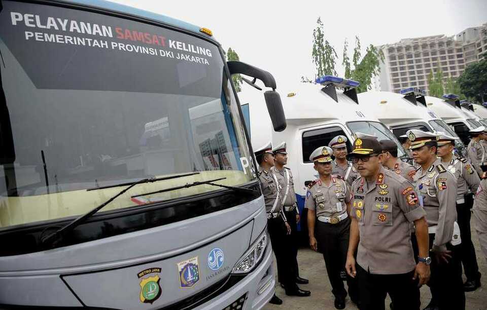 National Traffic Police Head Insp. Gen. Istiono inspects his officers in Senayan, South Jakarta, last year.
(SP Photo/Joanito De Saojoao)