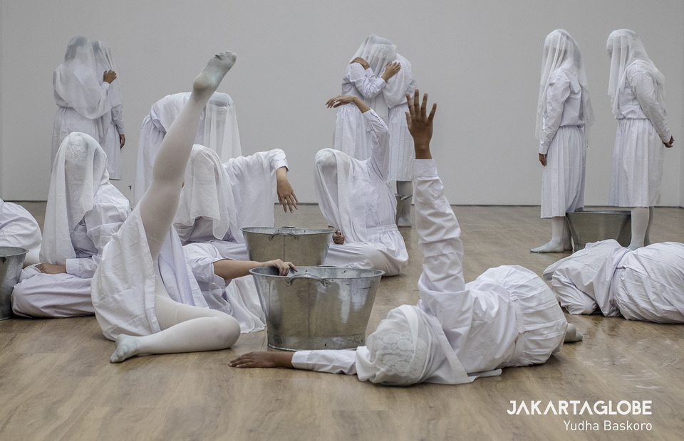 Performance artist Melati Suryodarmo's 'Sweet Dream Sweet,' staged at Museum MACAN in West Jakarta on Feb. 26. (JG Photo/Yudha Baskoro)