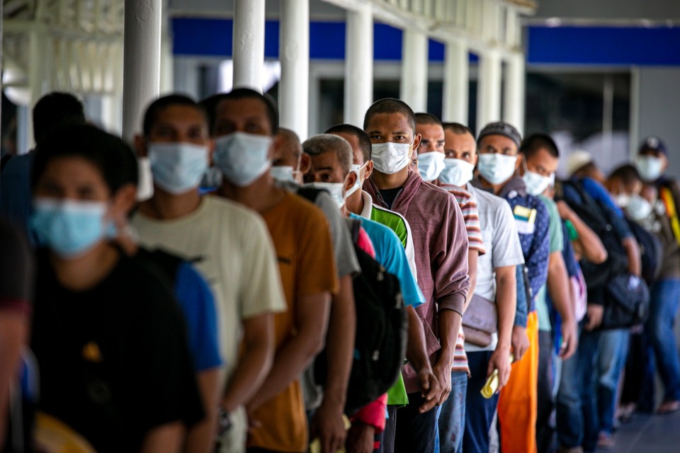 Hundreds of Indonesian migrant workers returning from Malaysia stand in line for body temperature check at Batam Center International Port on Batam Island on May 21, 2020. (Antara Photo/M.N. Kanwa)