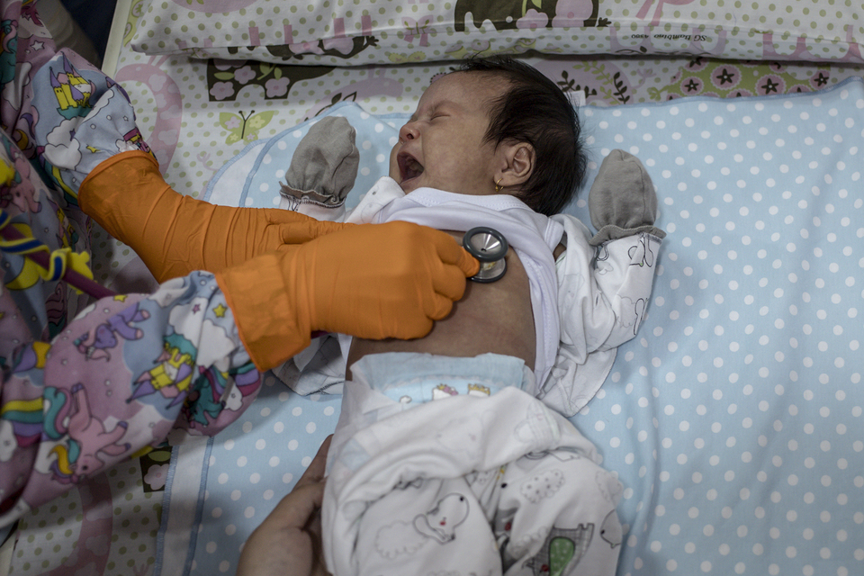 File Photo: A pediatrician examines a baby at a hospital in Menteng, Central Jakarta, on June 23, 2020. (JG Photo/Yudha Baskoro)
