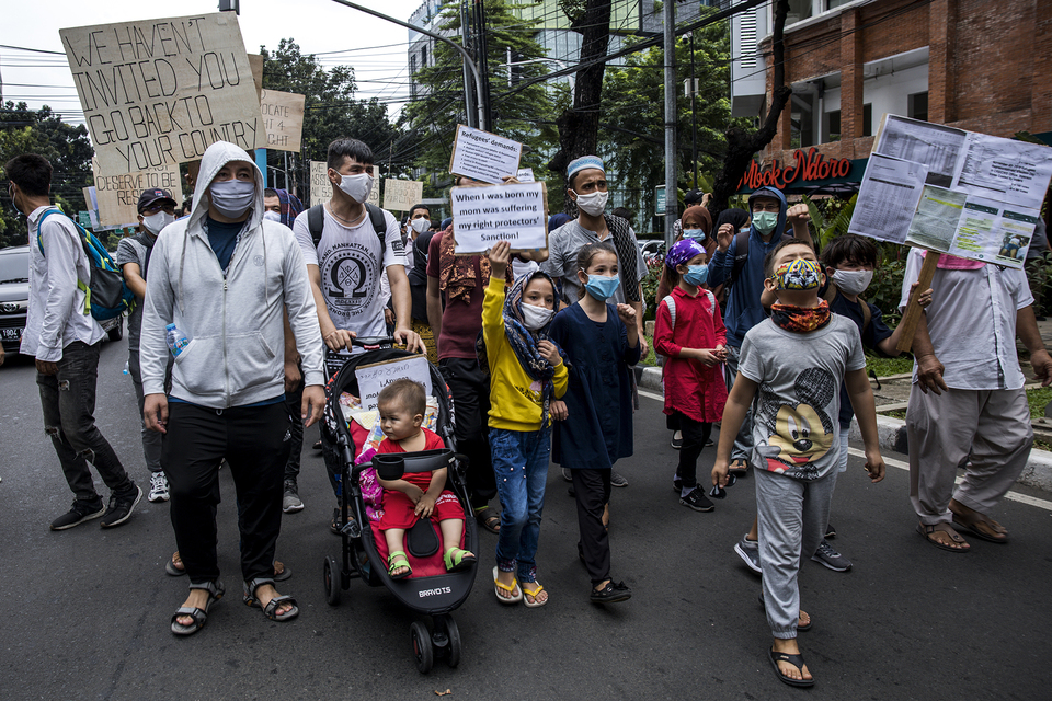 Refugeesstage a rally in front of UNHCR office in Kebon Sirih, Central Jakarta on Monday. (JG Photo/Yudha Baskoro)