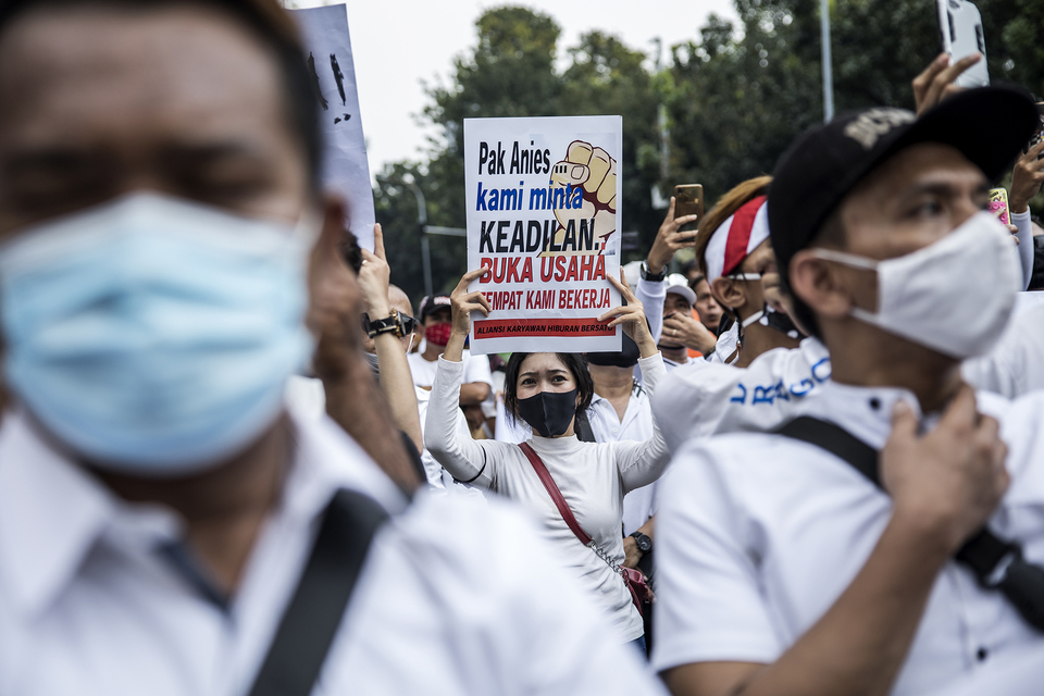 Jakarta nightclub workers stage a rally demanding reopening of their business on Tuesday. (JG Photo/Yudha Baskoro)