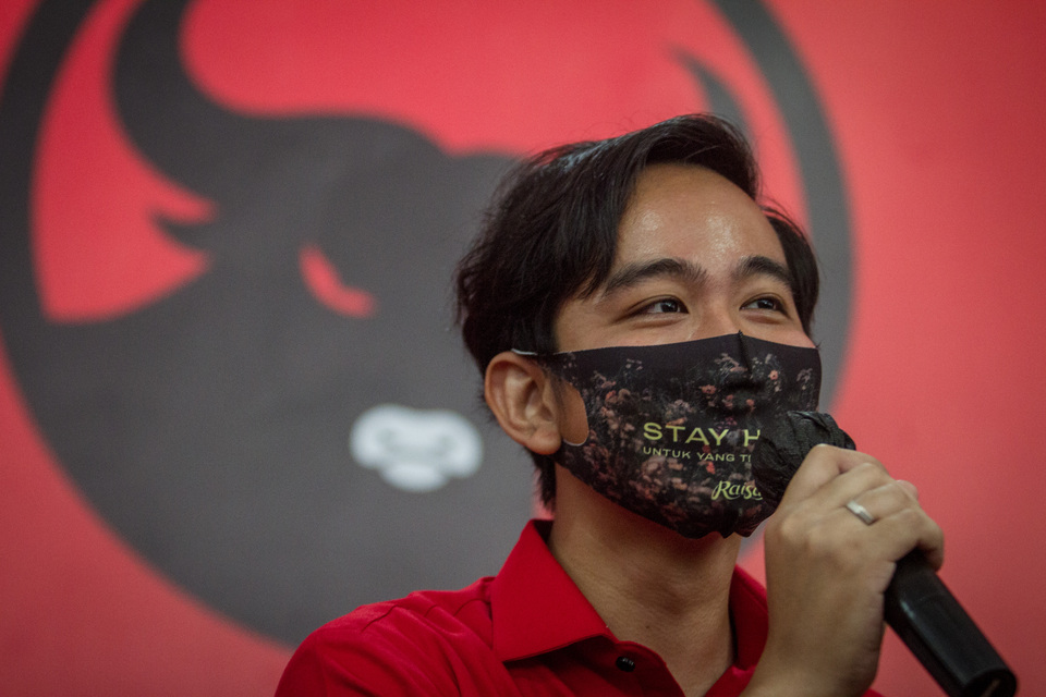 Gibran Rakabuming Raka speaks in a news conference in Solo, Central Java, on July 17, 2020. The eldest son of President Joko Widodo has secured nomination for the Solo mayoral race. (Antara Photo/Mohammad Ayudha)
