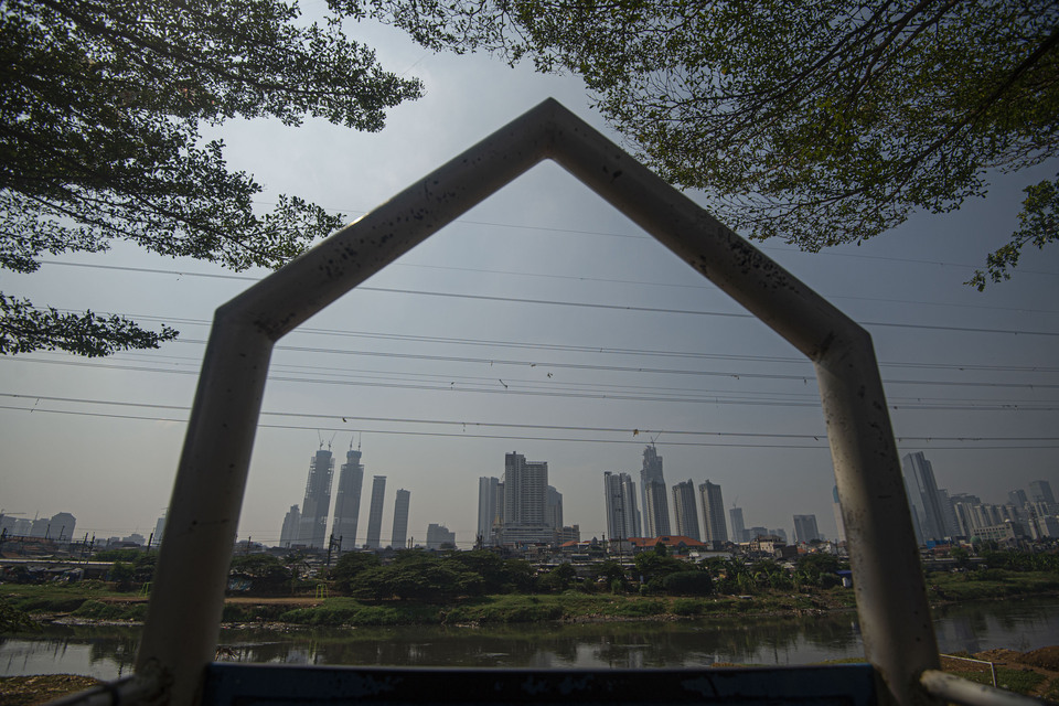 A view of Jakarta business district skyline  from Petamburan, West Jakarta on Tuesday. (Antara Photo/Aditya Pradana Putra)
 