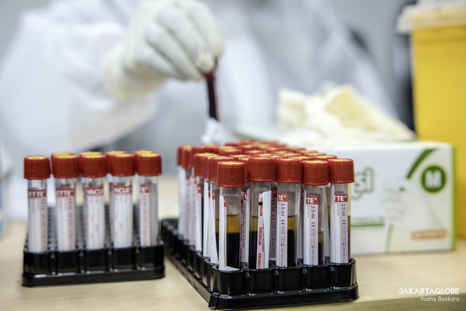 A medical workers collects blood samples for Covid-19 diagnostic tests at an office in South Jakarta on July 30, 2020. (JG Photo/Yudha Baskoro)